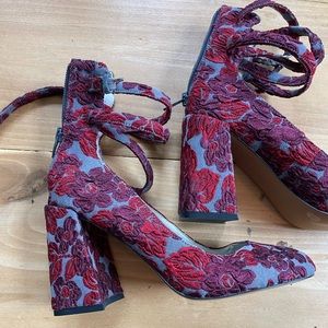 1. STATE embroidered chunky high heel W 5.5